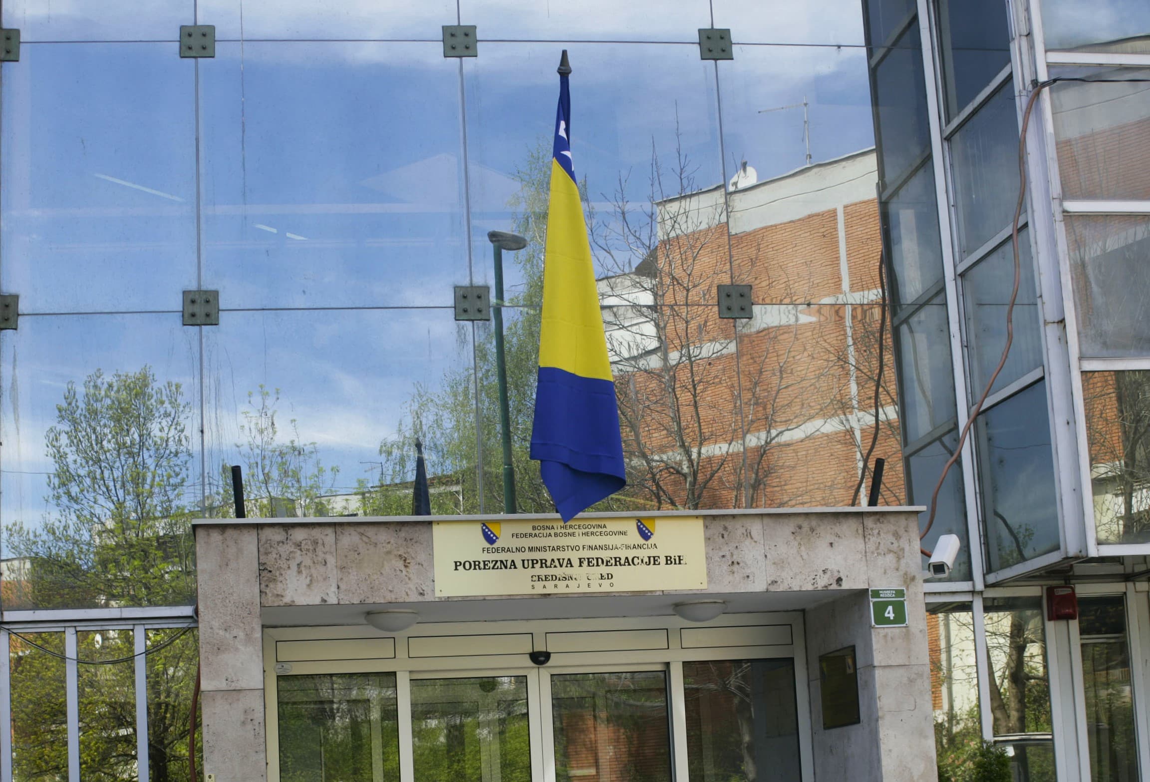 Porezna uprava pozvala porezne obveznike da podnesu porezne prijave za 2022. godinu