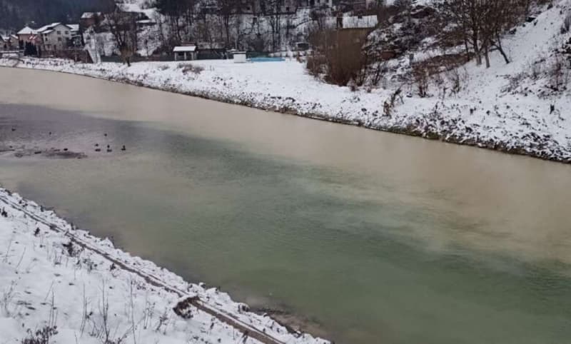 Rijeke Bioštica i Krivaja u Olovu zamućene, pretpostavlja se da je riječ o vodi iz rudničkog bazena