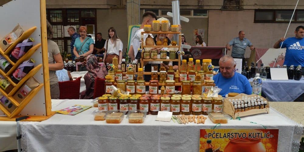 Poziv za prijave za učešće na 7. sajmu “Dani maline i meda” u Žepču