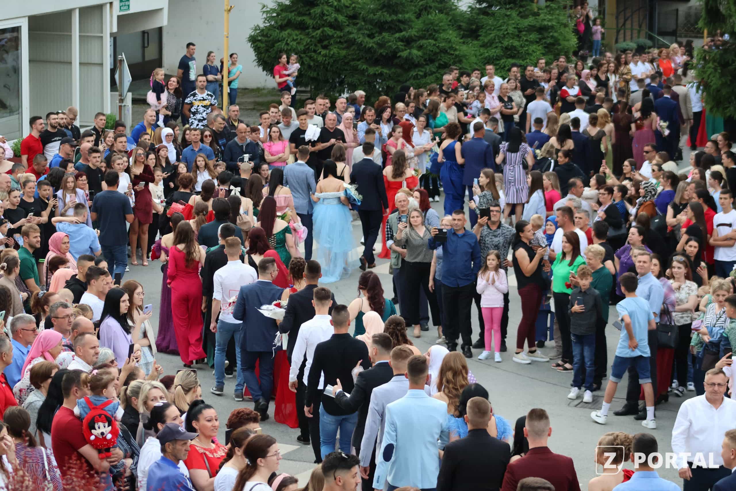 Zavidovići ove godine ispraćaju 280 maturanata
