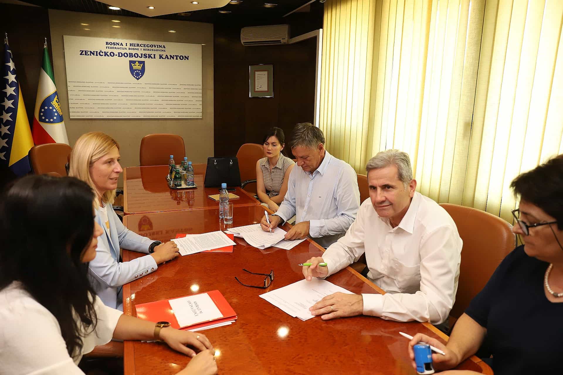Potpisani sporazumi o zajedničkom finansiranju izgradnje objekata u Žepču i Zenici
