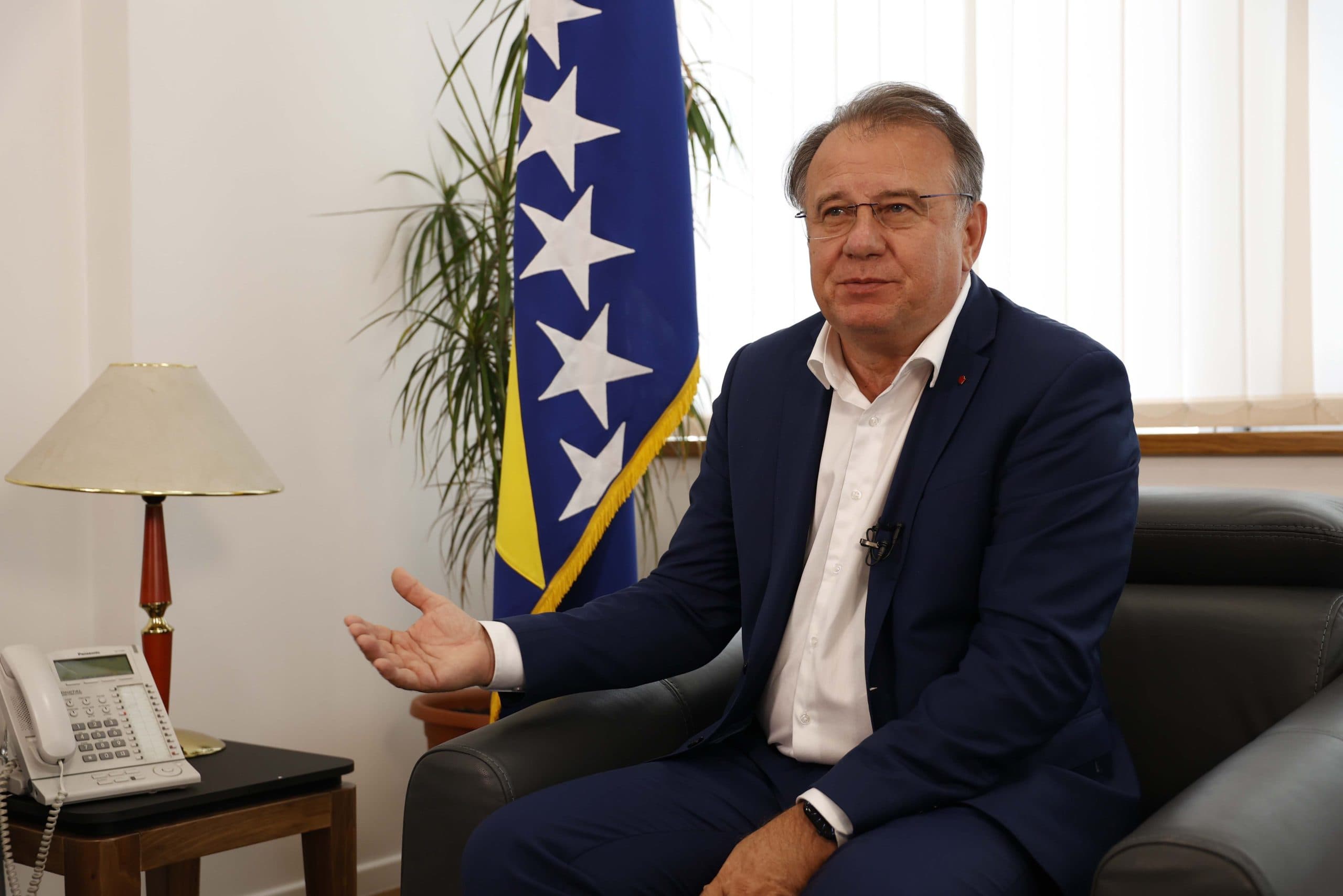 Premijer Nikšić: Struja za građane neće poskupiti, za privredu ograničen rast do 20 posto