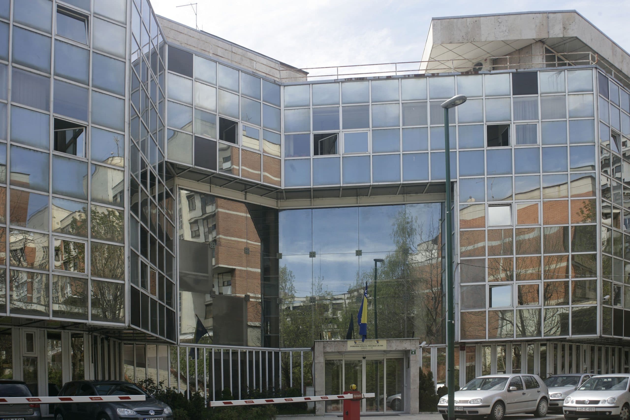 Rast javnih prihoda i broja zaposlenih u FBiH u periodu januar – septembar