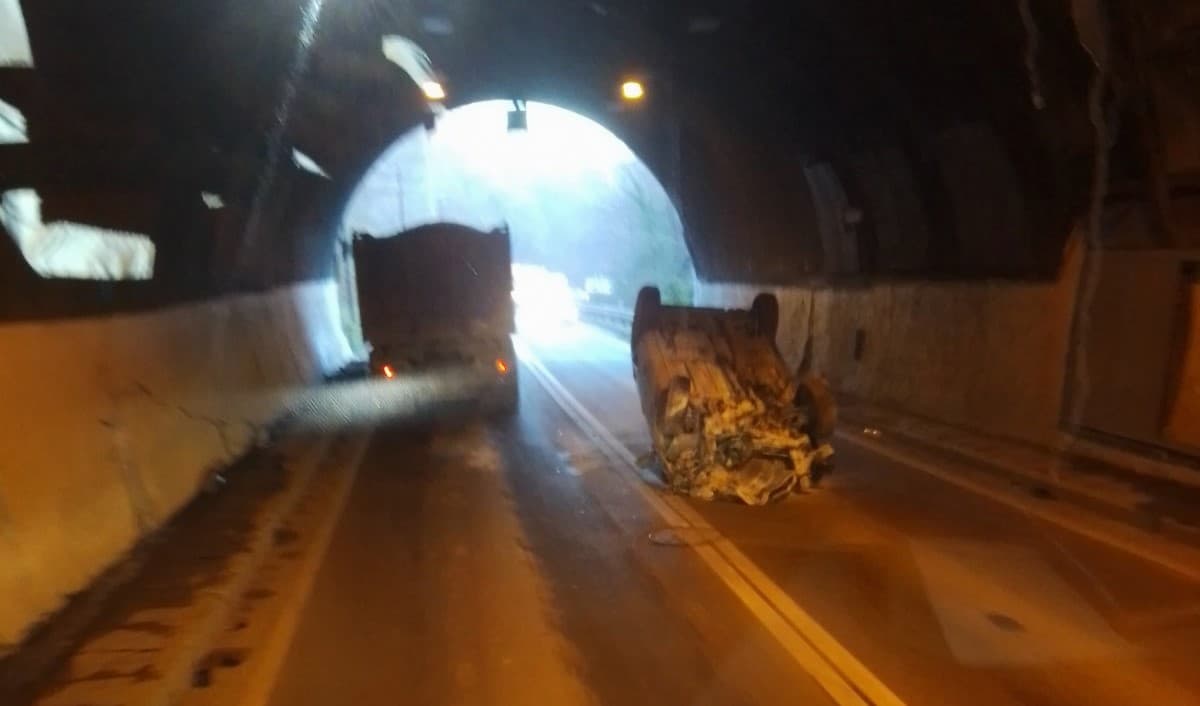 Nezgoda u tunelu između Žepča i Maglaja, saobraćaj obustavljen
