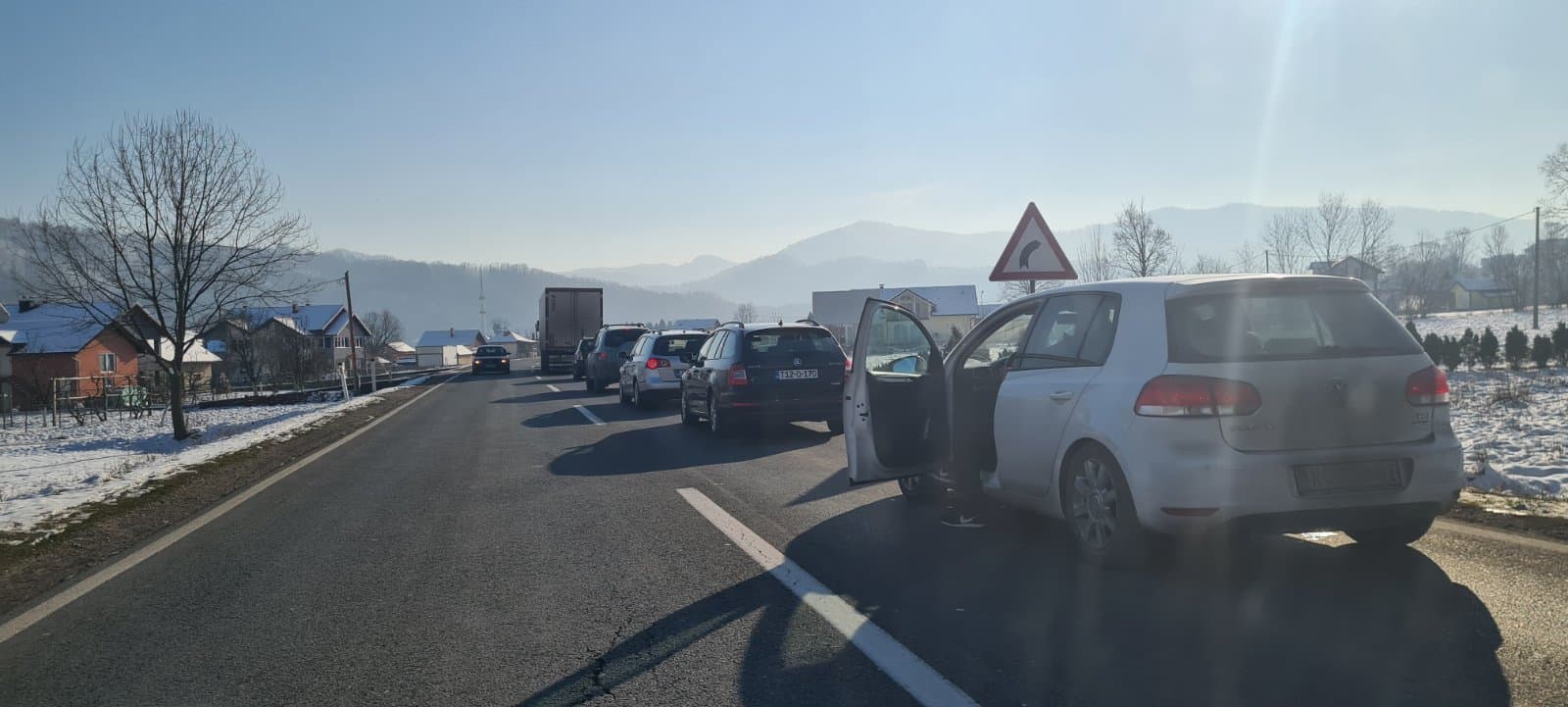 Pet osoba povrijeđeno u nezgodi kod Maglaja, obustavljen saobraćaj