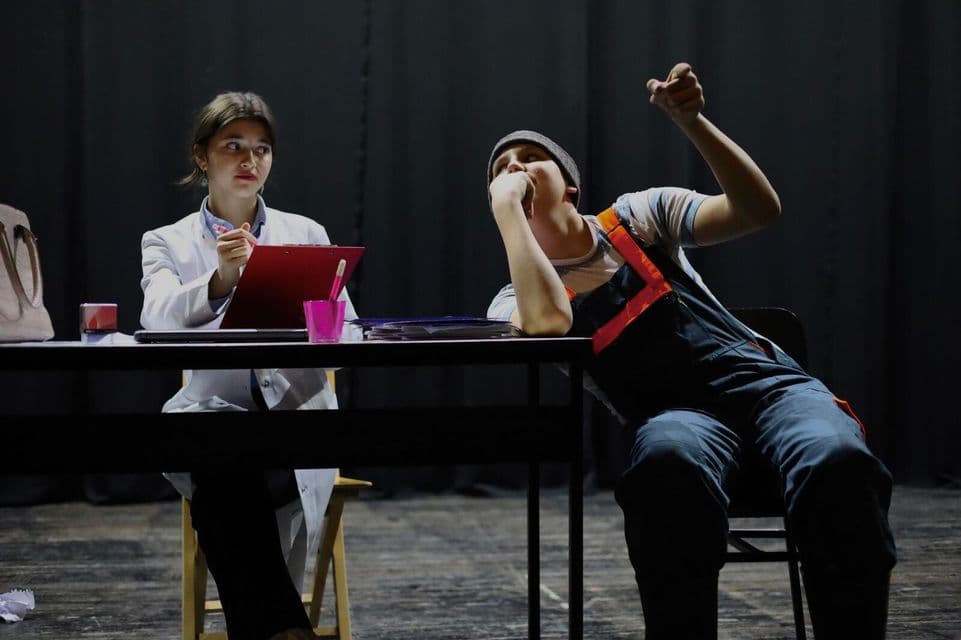 U petak predstava “Seljak u kancelariji” u Domu kulture Žepče