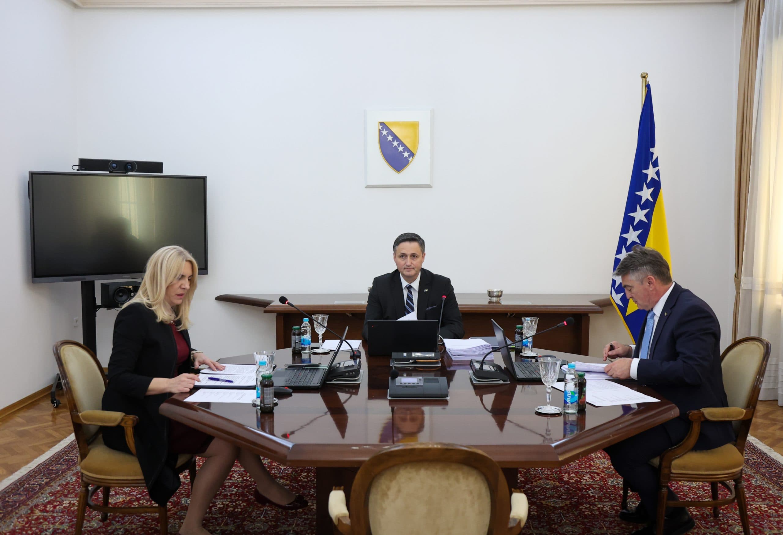 Članovi Predsjedništva BiH uputili čestitke povodom Uskrsa