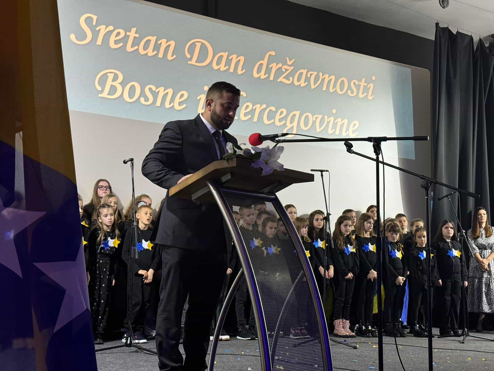 Općinski načelnik Suljaković uputio čestitku povodom nastupajućeg Dana državnosti BiH