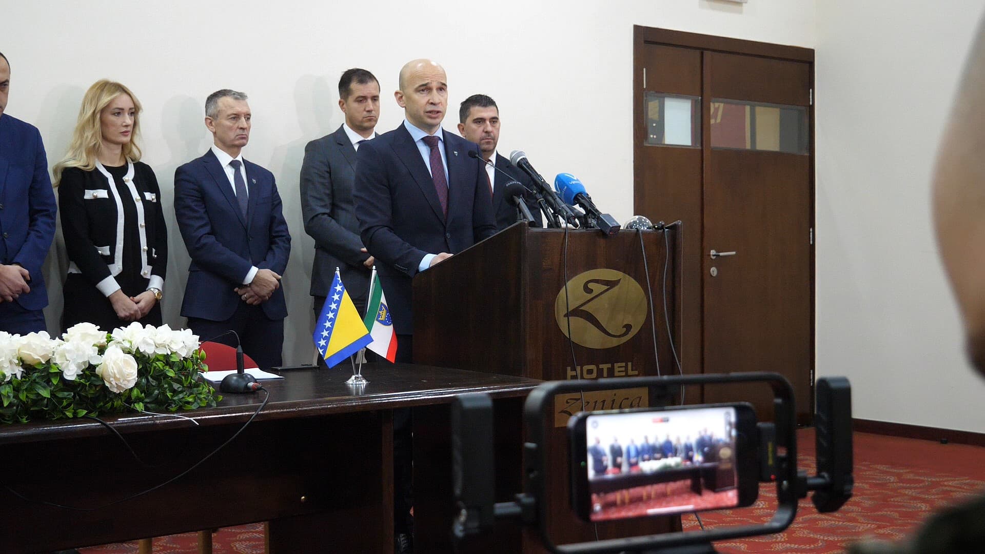 Premijer Pivić i predsjedavajući Huskić čestitali pravoslavni Božić