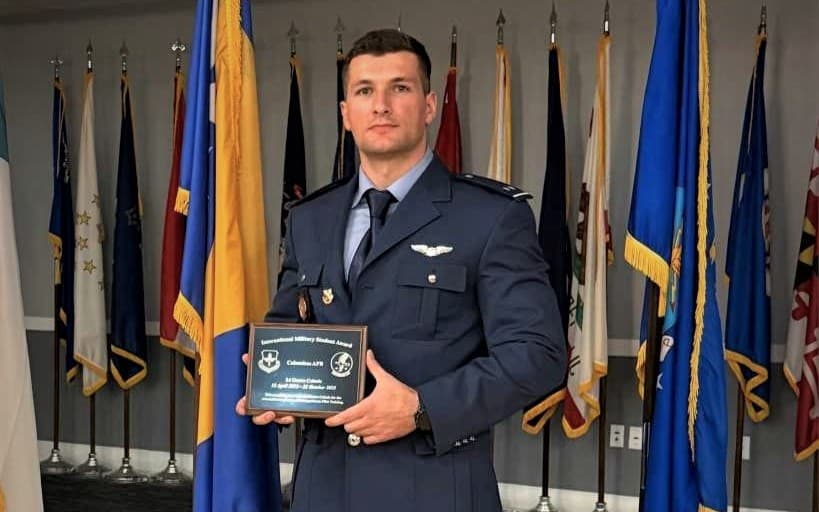 Žepčak Goran Čalušić uspješno završio prestižnu pilotsku obuku u Americi