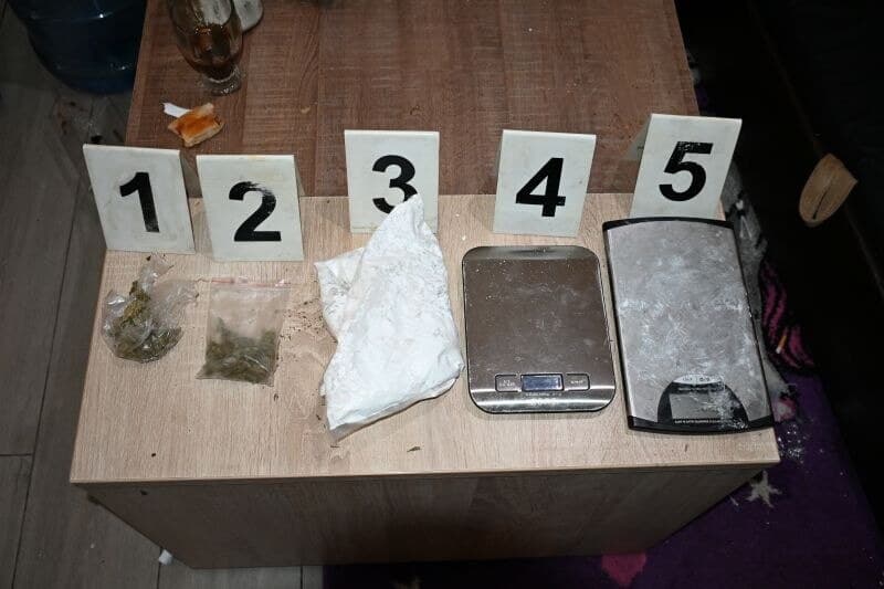 MUP ZDK: U pretresima na području Tešnja i Doboj Juga oduzeta opojna droga i oružje