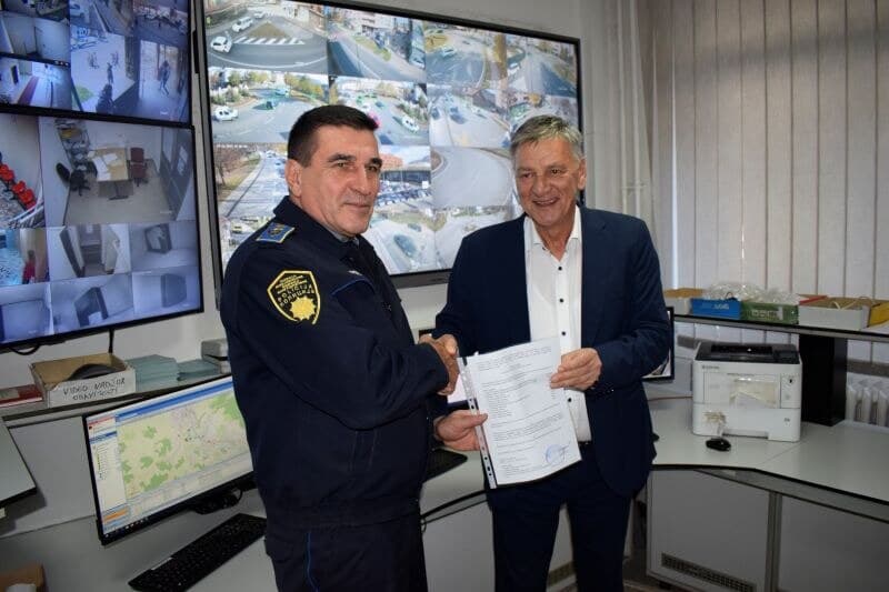 Izvršena primopredaja nove opreme sistema video nadzora: Iz budžeta Grada Zenica izdvojeno 100 hiljada