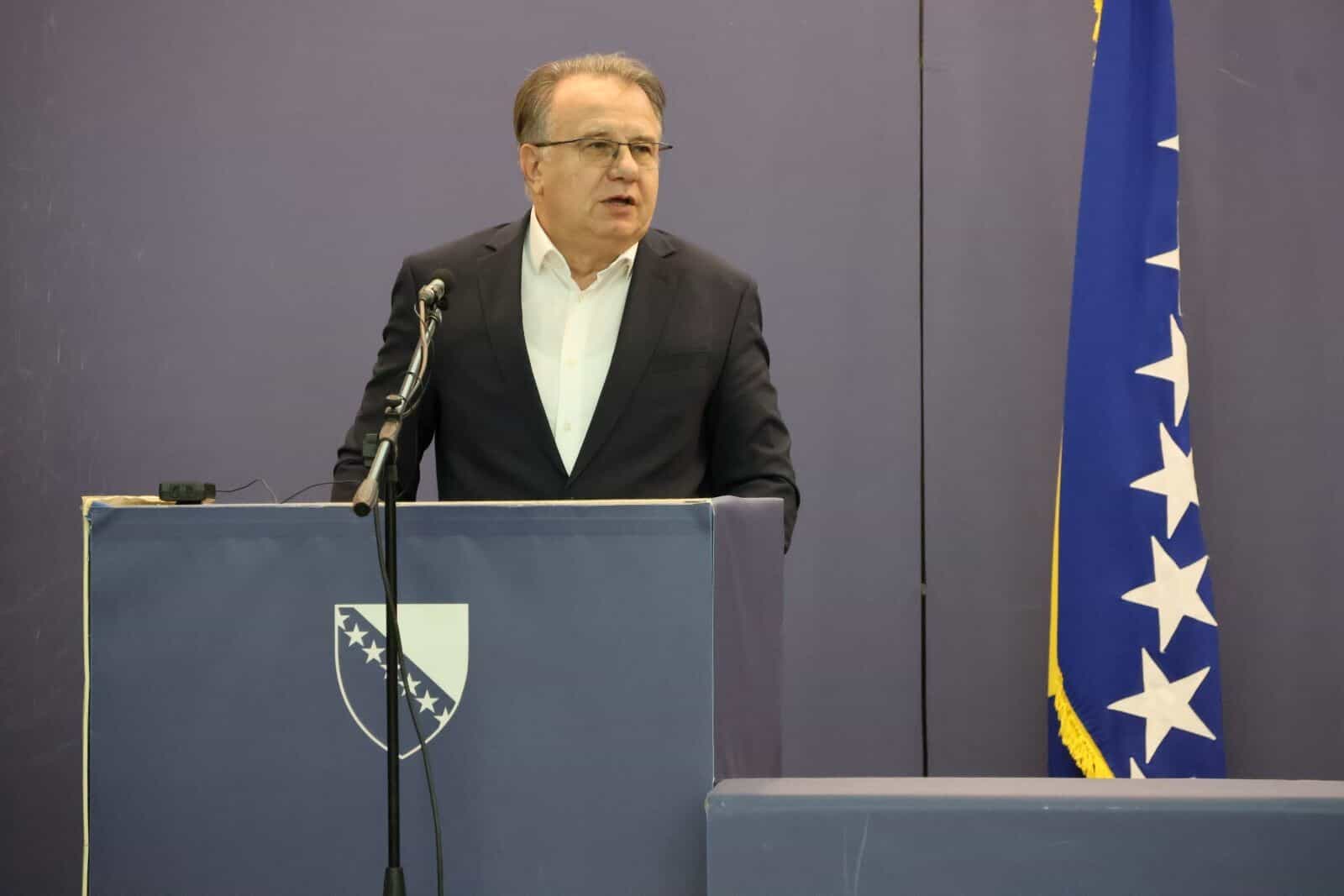 Božićna čestitka premijera Nikšića