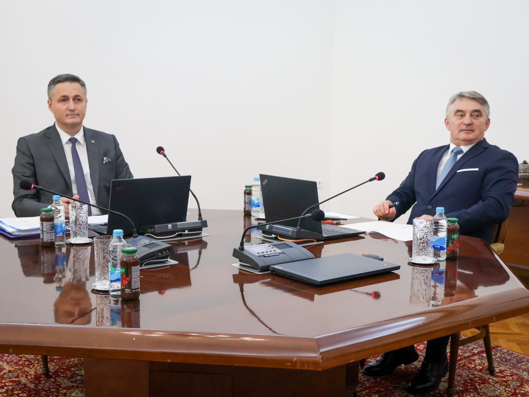 Komšić i Bećirović izglasali zaključke o BHRT-u, traže prinudnu naplatu od RTRS-a