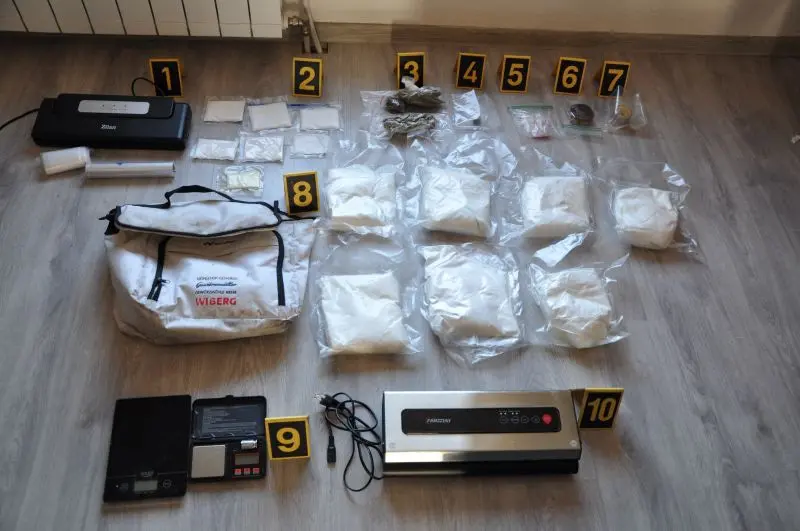 Policija u Tešnja prilikom pretresa pronašla i oduzela 7,3 kg opojne droge