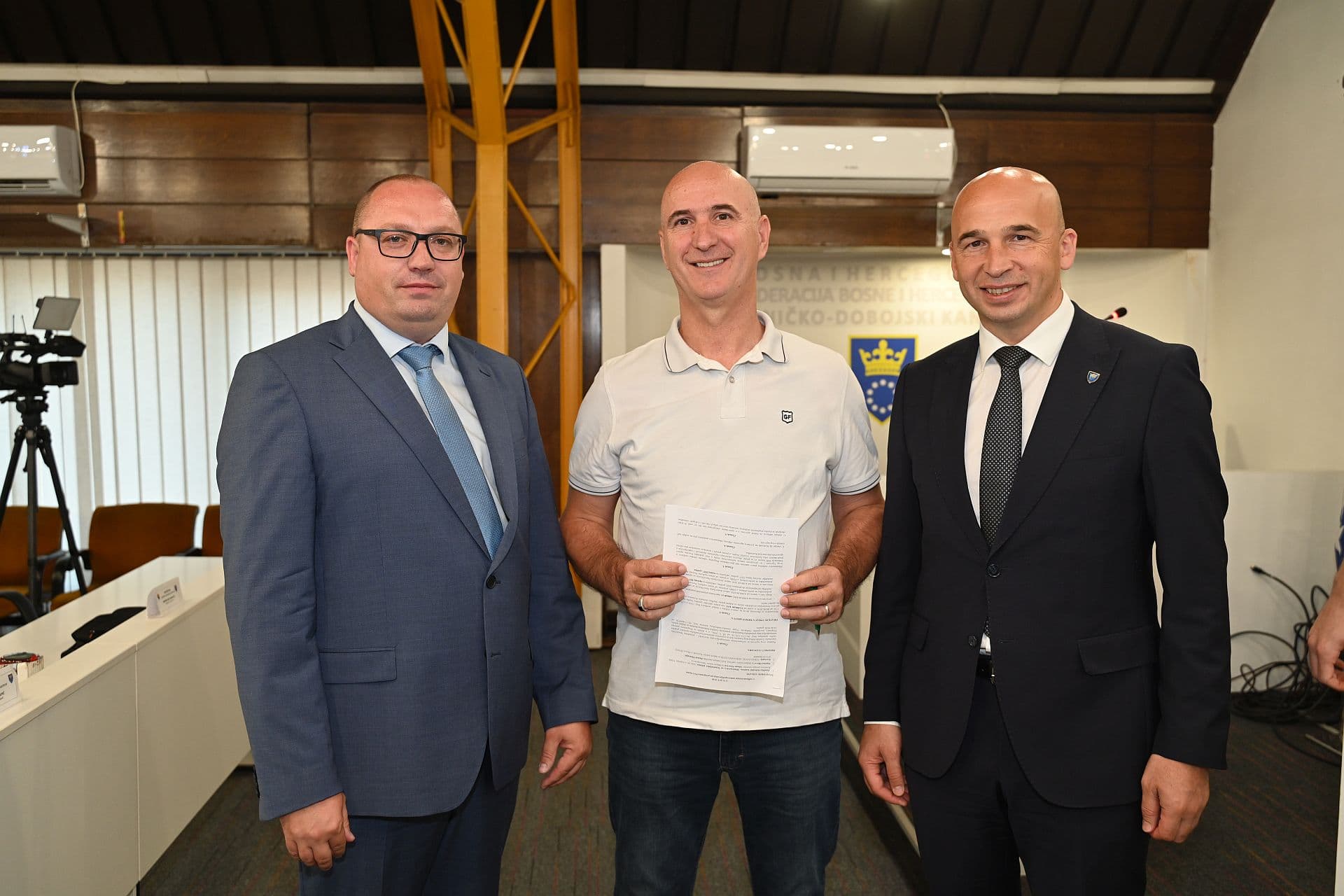 Potpisani ugovori o dodjeli poticaja samozapošljavanju 97 pripadnika boračke populacije
